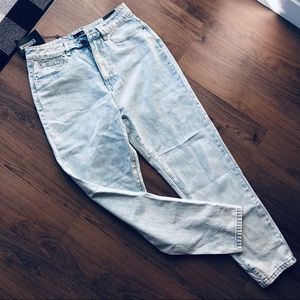 nwt misguided riot mom jeans light wash size 6